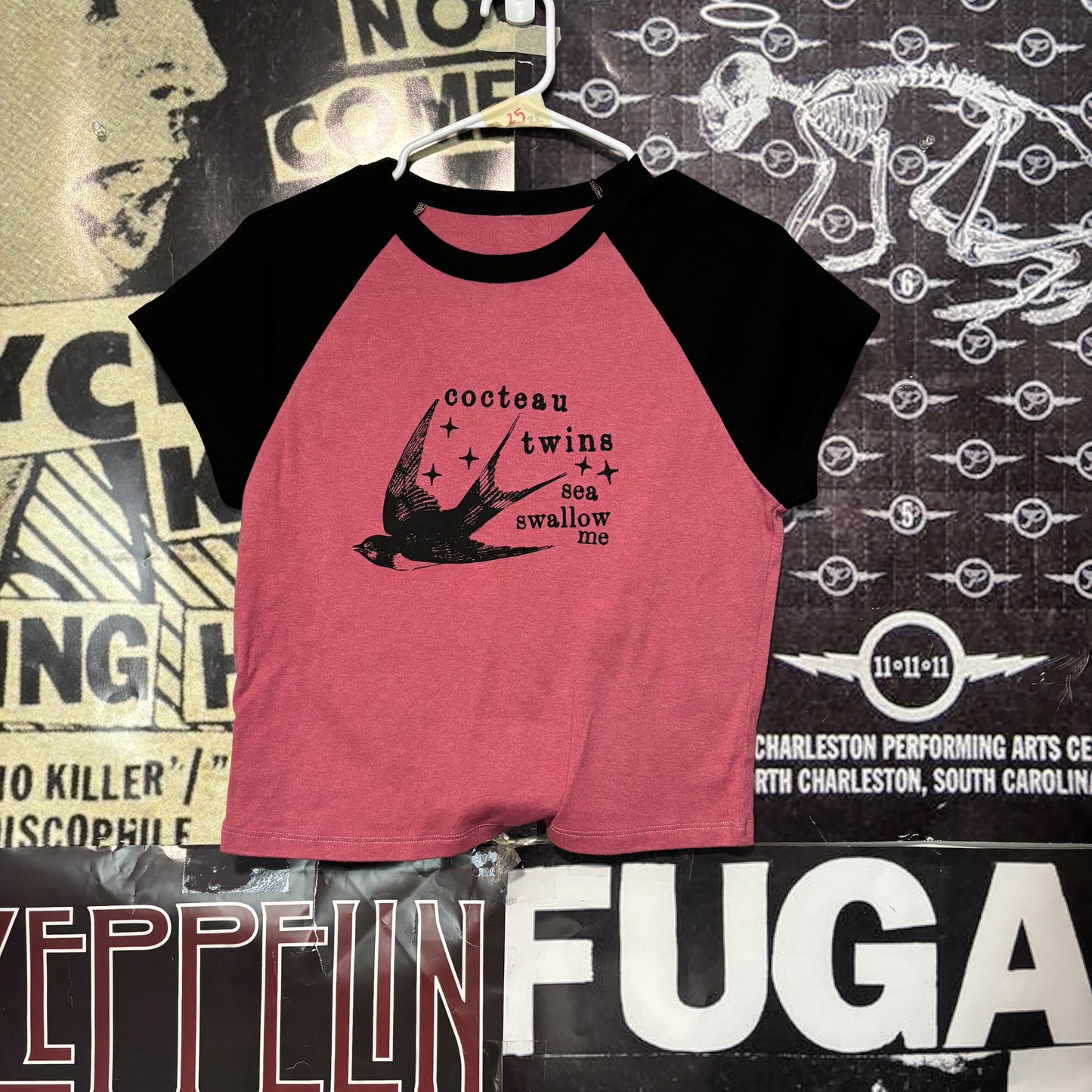 Cocteau twins red/black raglan (one size)