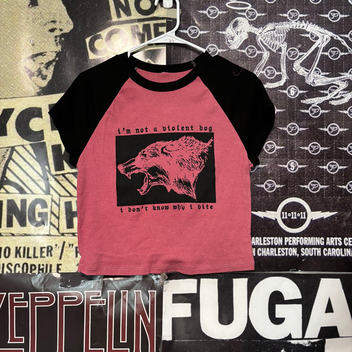 Violent dog red/black raglan (one size)
