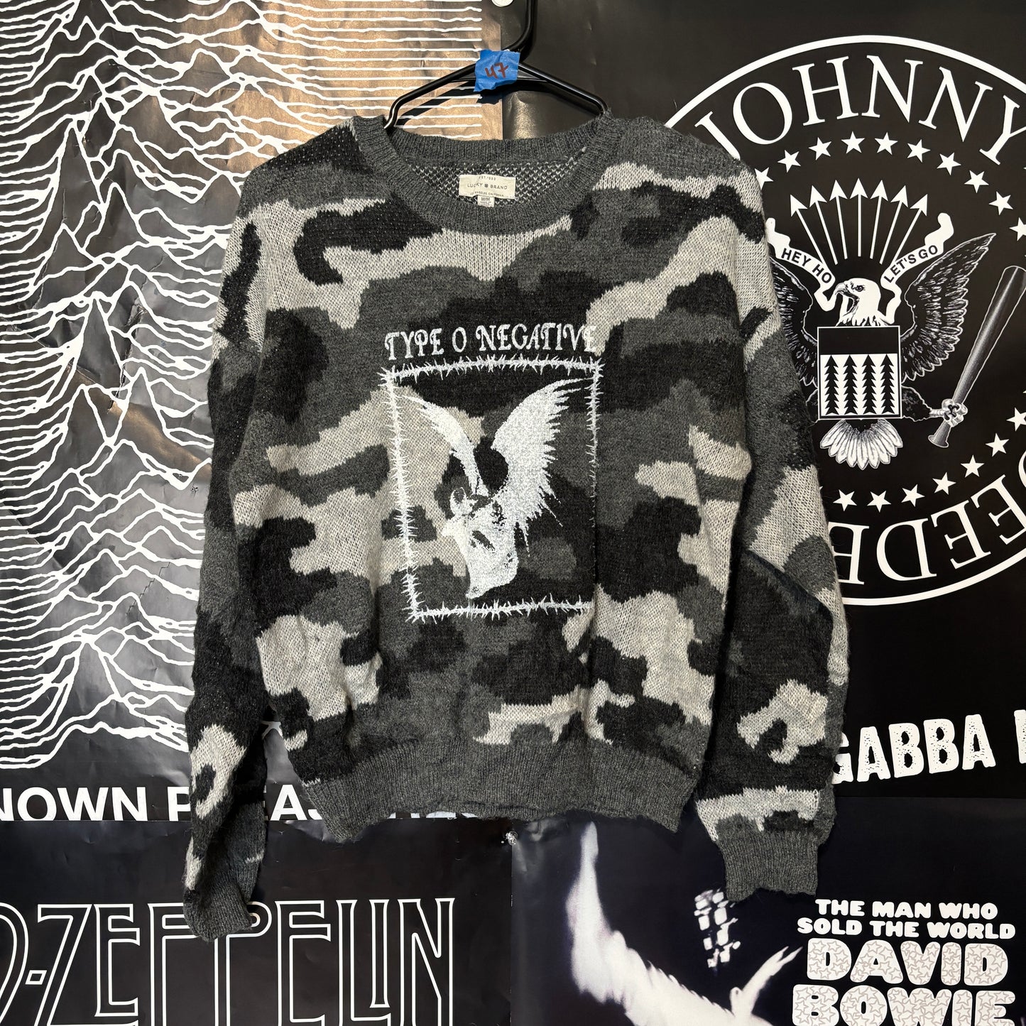 47 type negative sweater SM