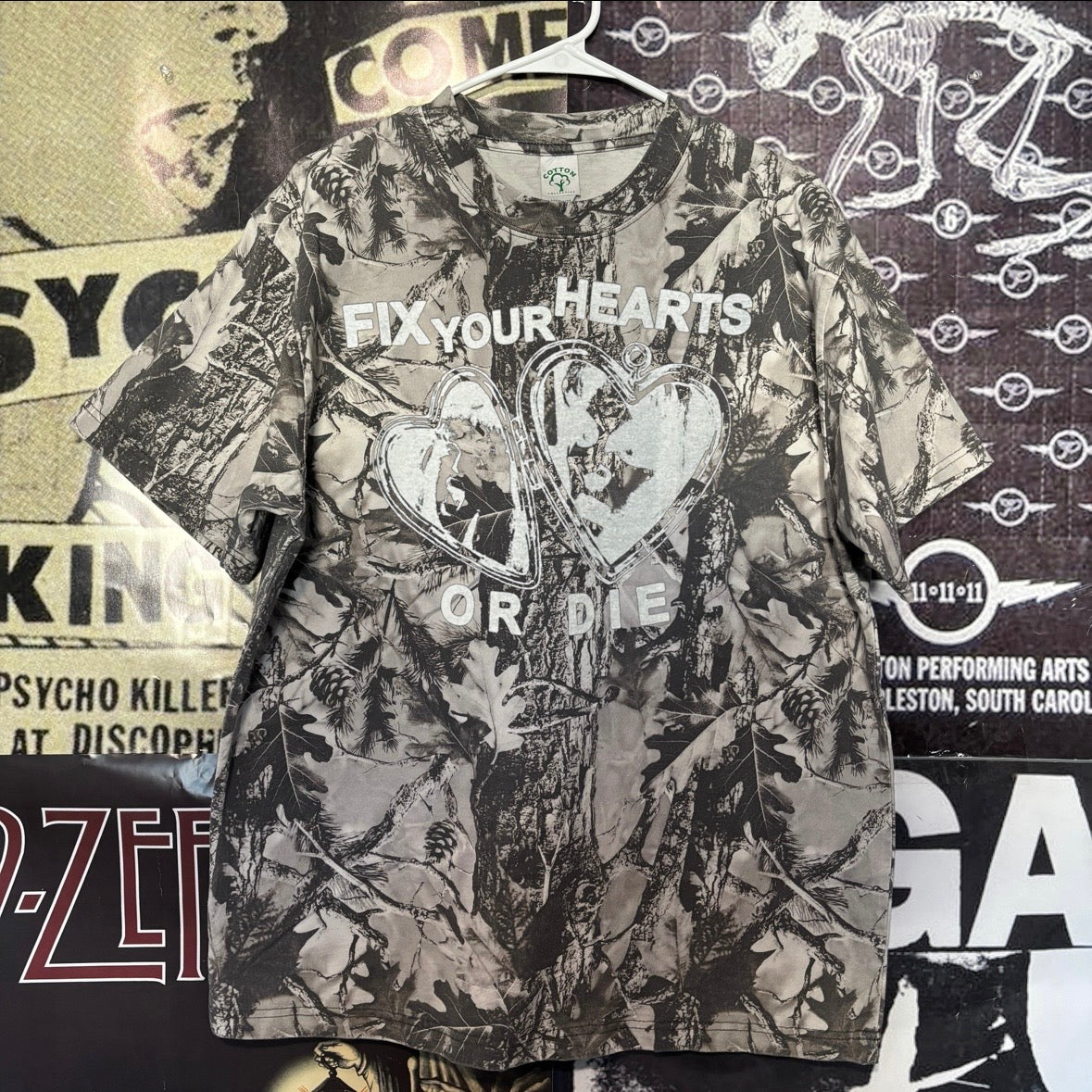 Twin peaks heart grey camo t-shirt