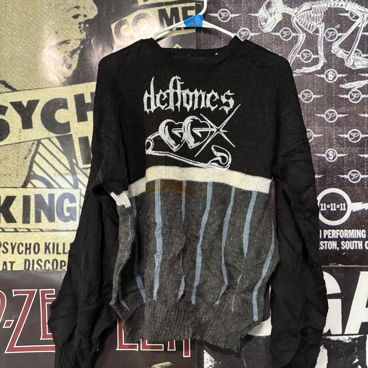 24 Deftones sweater MED/LAR
