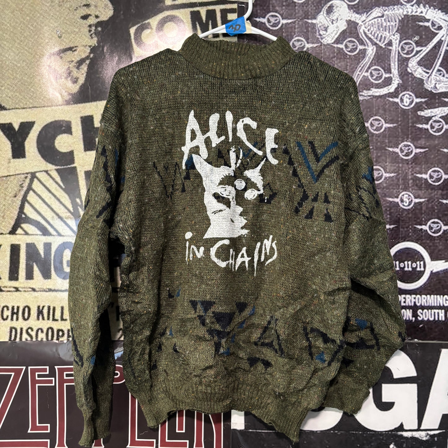 30 Alice In Chains sweater MED/LAR