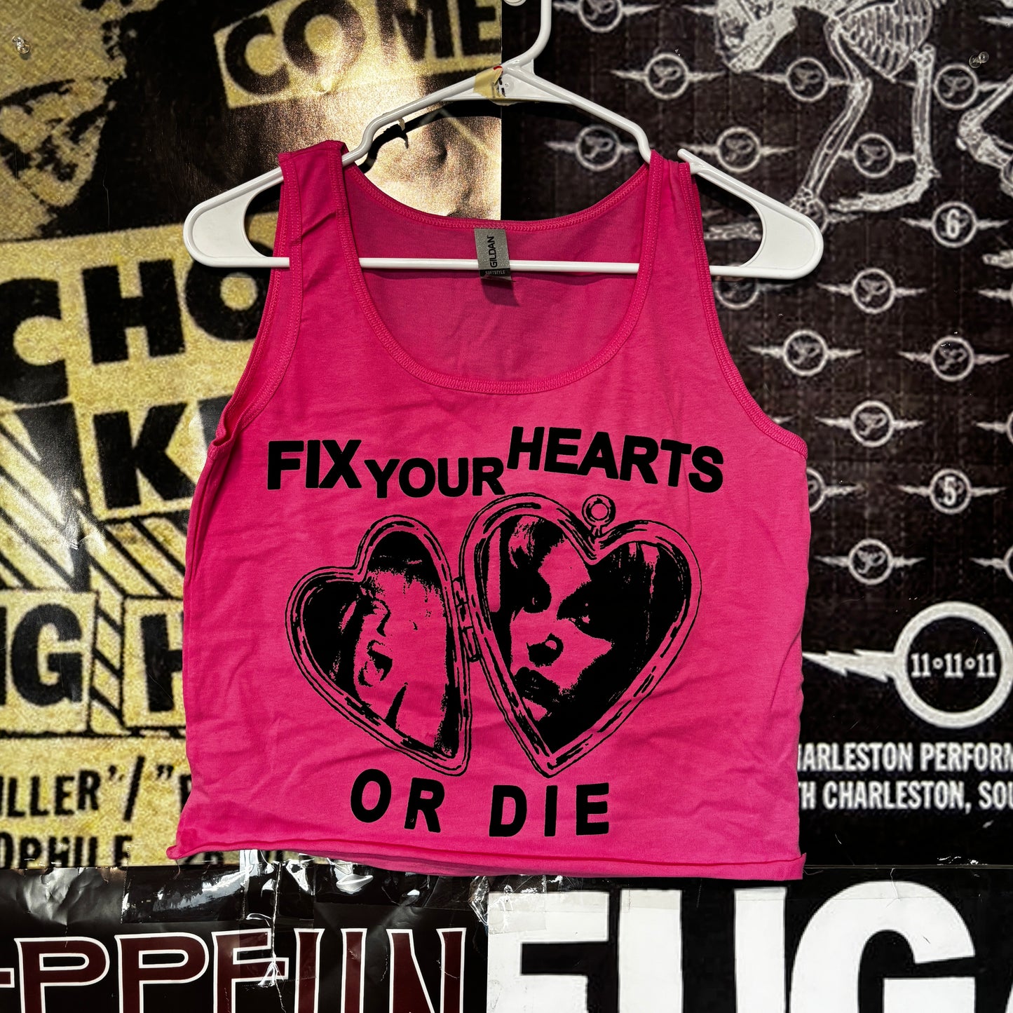 twin peaks pink cropped tank