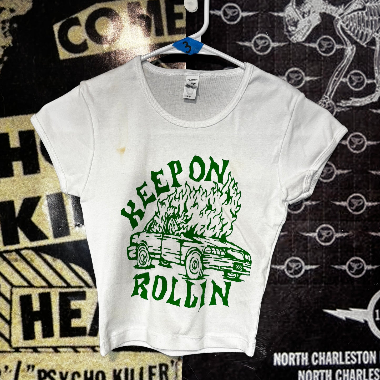 rollin white/green crop baby tee XS