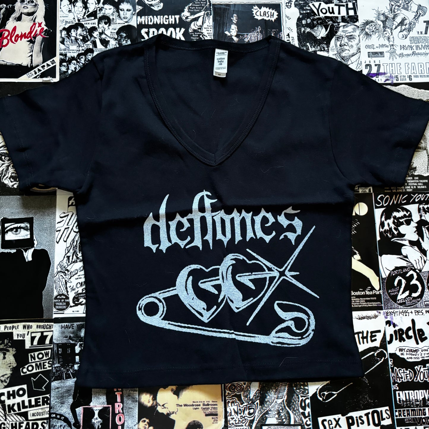 DEF PIN BLACK V-NECK BABY TEE