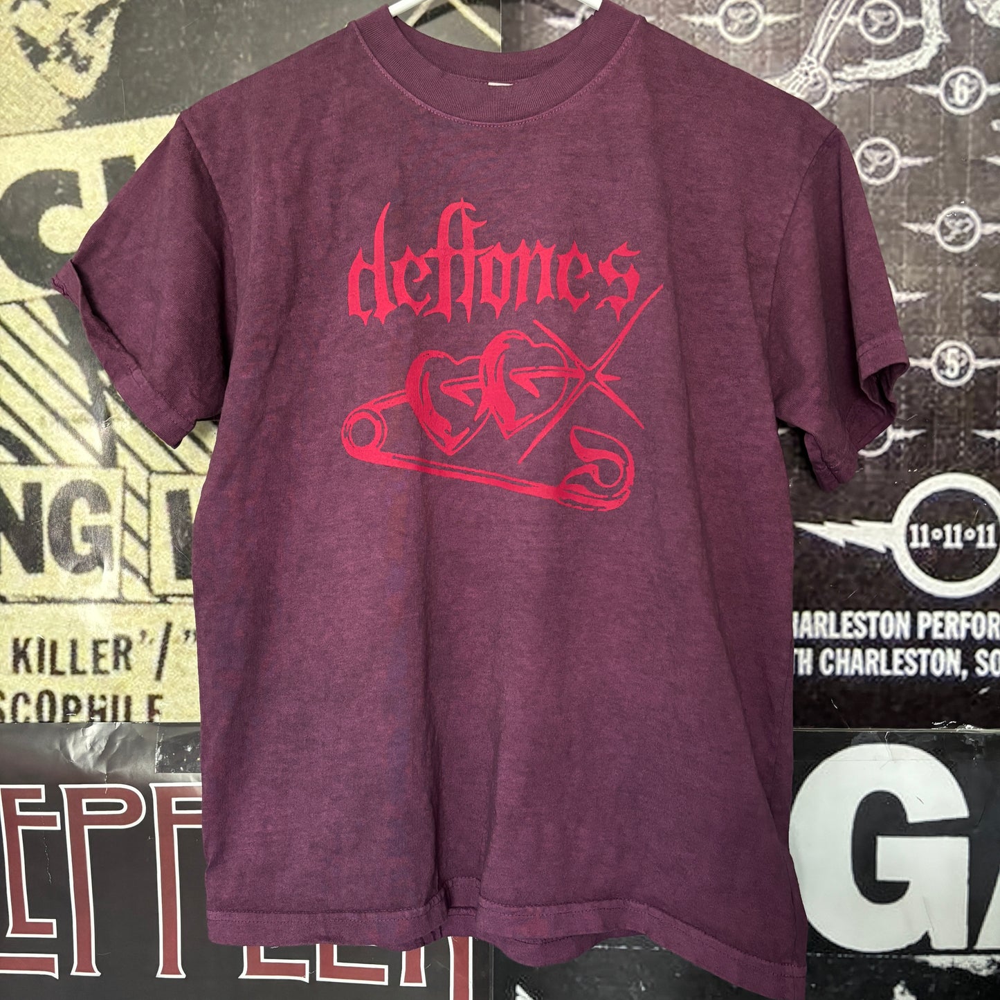DEFTONES maroon/red acid wash slim tee MED