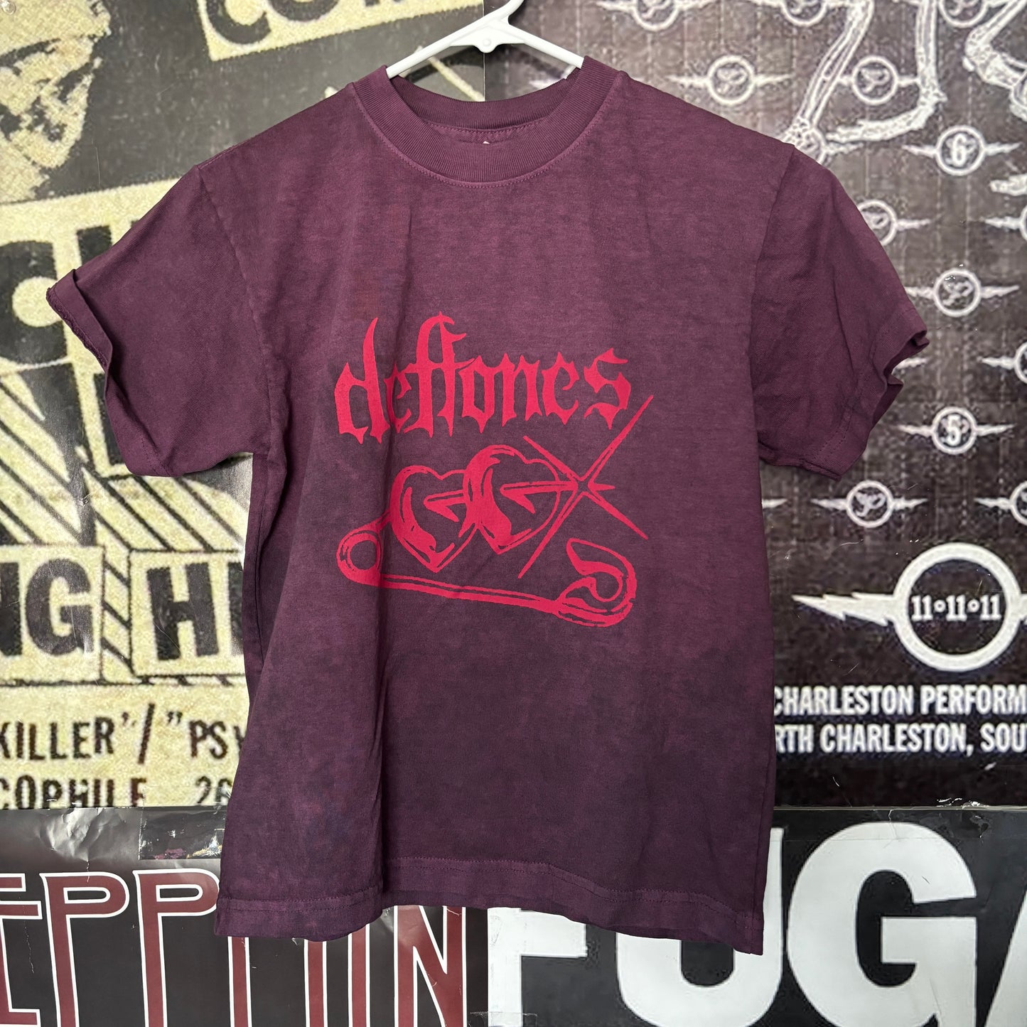 DEFTONES PIN maroon/red acid wash slim tee XS/SM