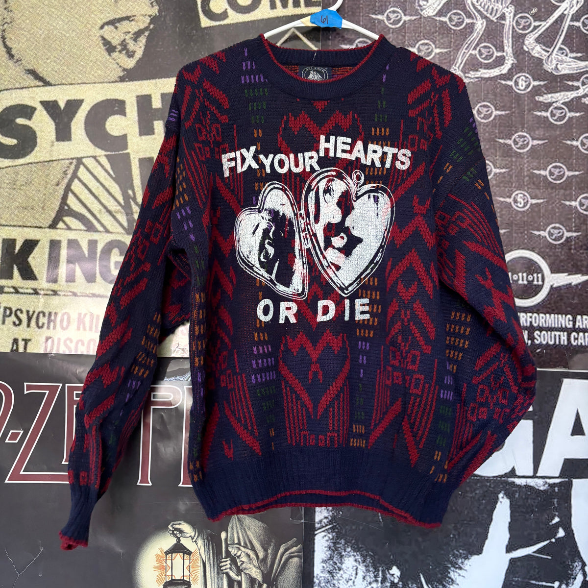 TWIN HEART RED STRIPE SWEATER LAR/XL