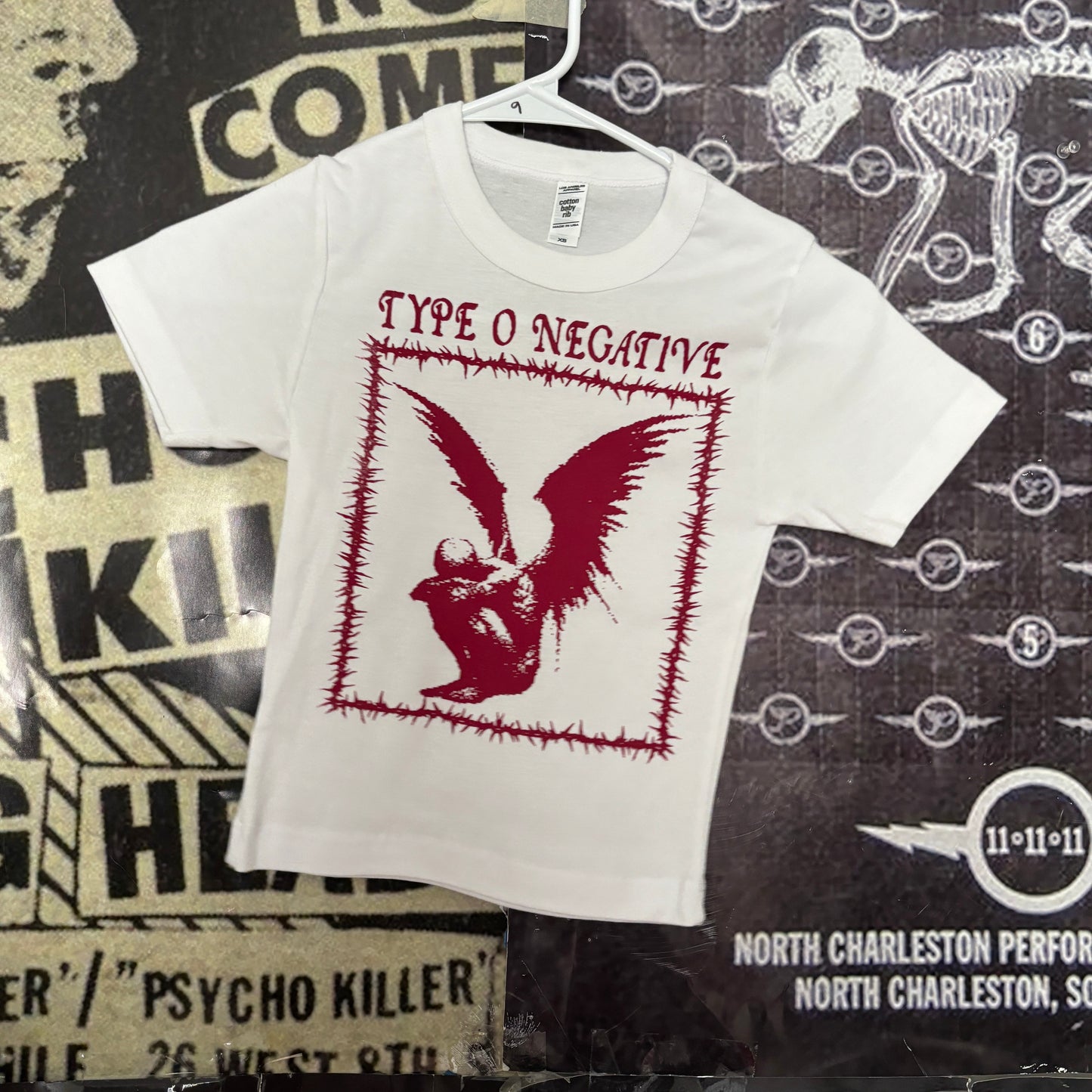 type negative white/red crop baby tee XSMALL