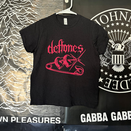 Deftones black/red petite tee