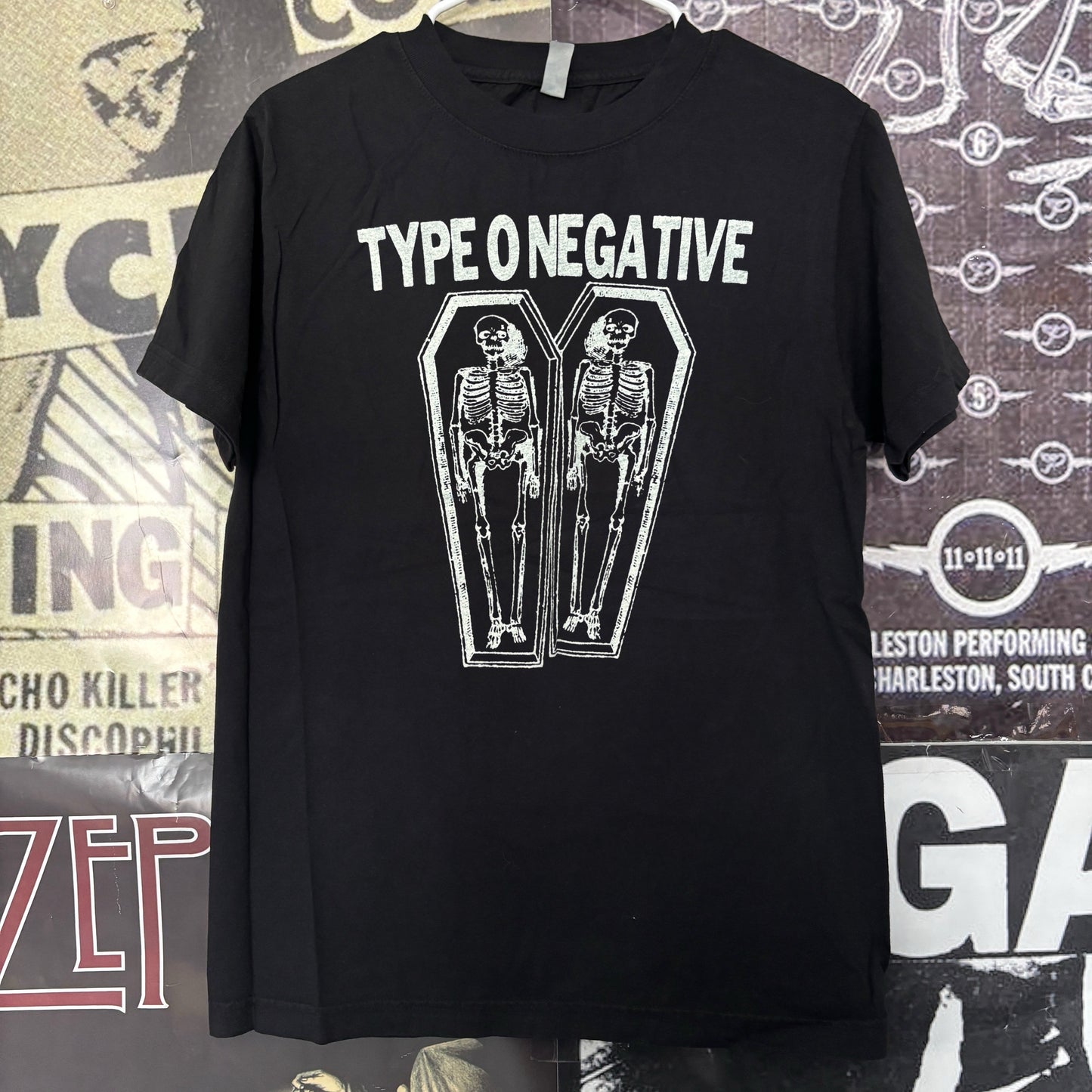 Type black full size tee
