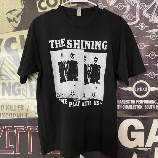 The shining black full size tee