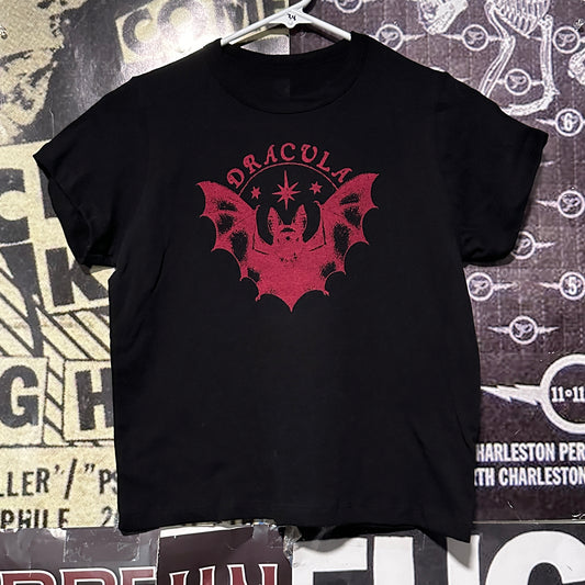 Dracula black/red petite tee