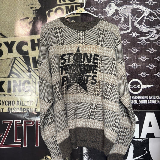 64 stone temple sweater LAR/XL