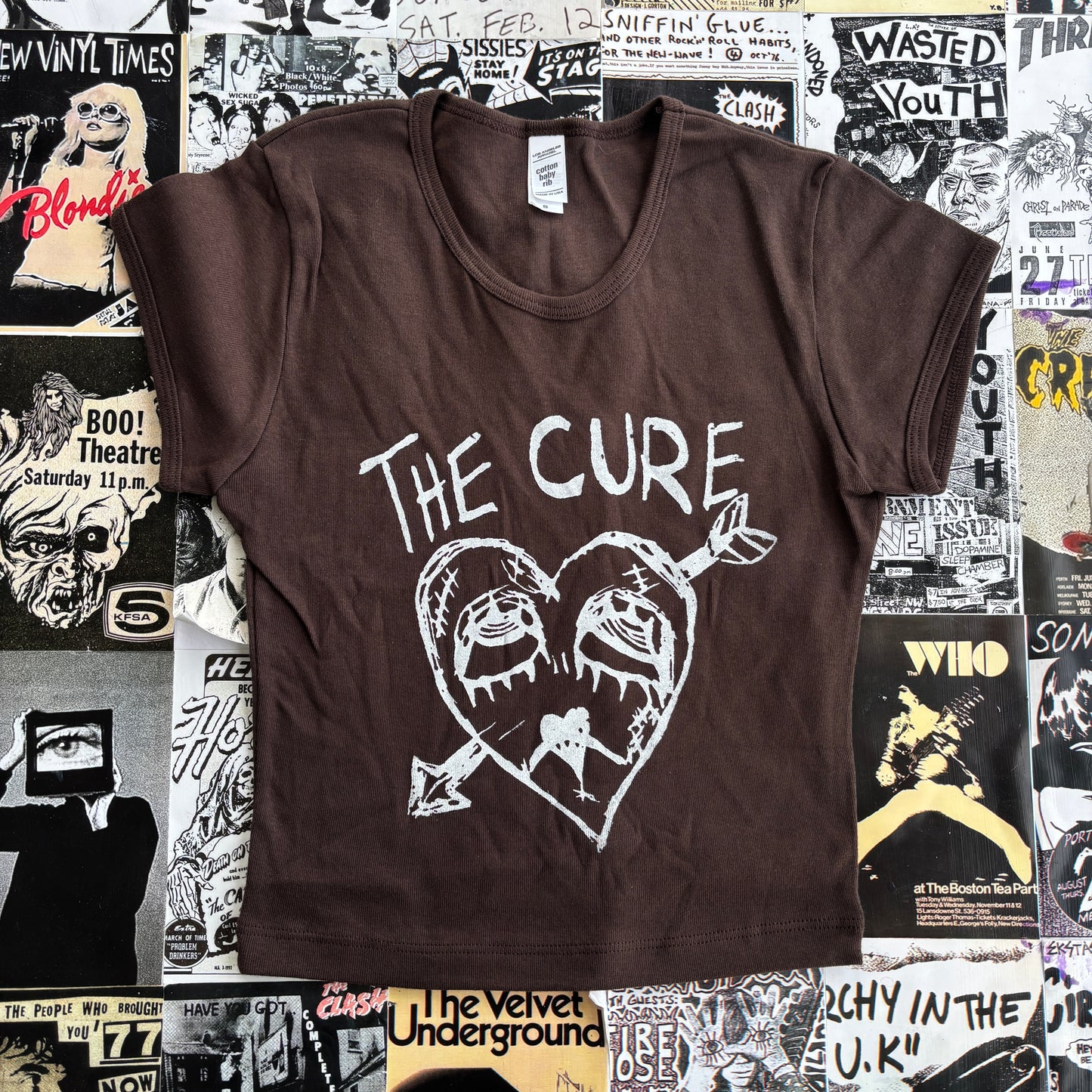The cure brown crop baby tee SM