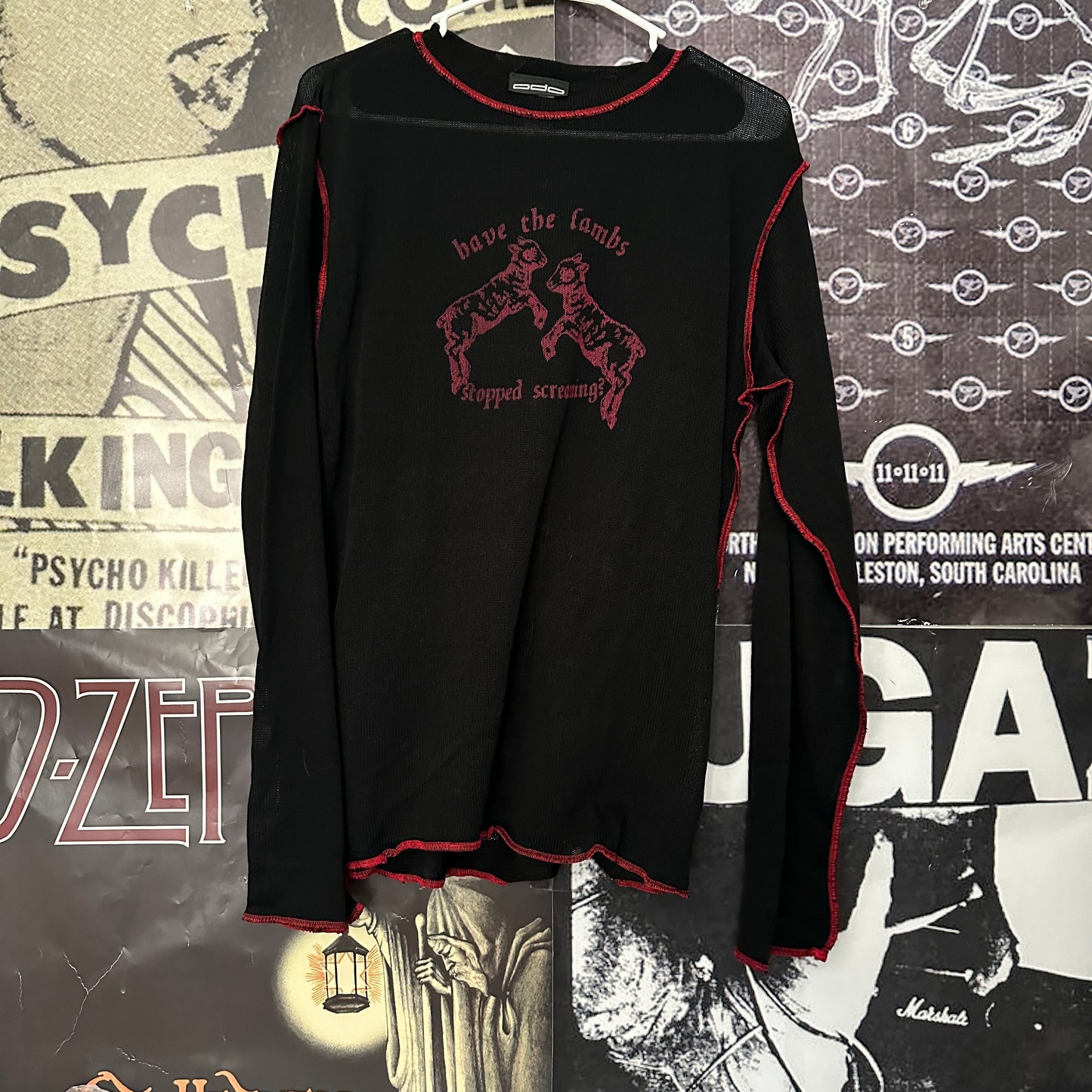 The lambs Black/red mesh long sleeve