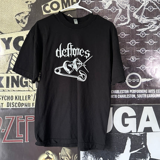 Deftones pin black full size tee