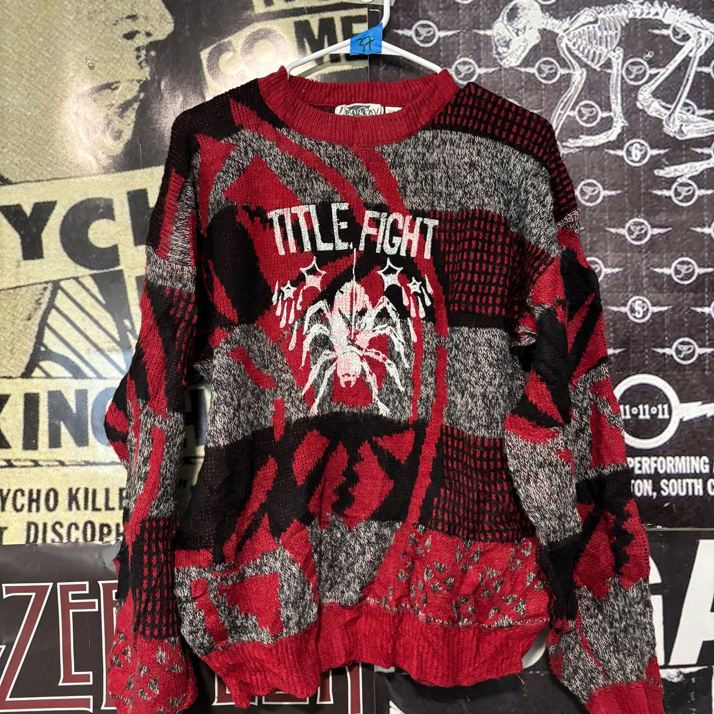 37 title fight sweater LAR/XL