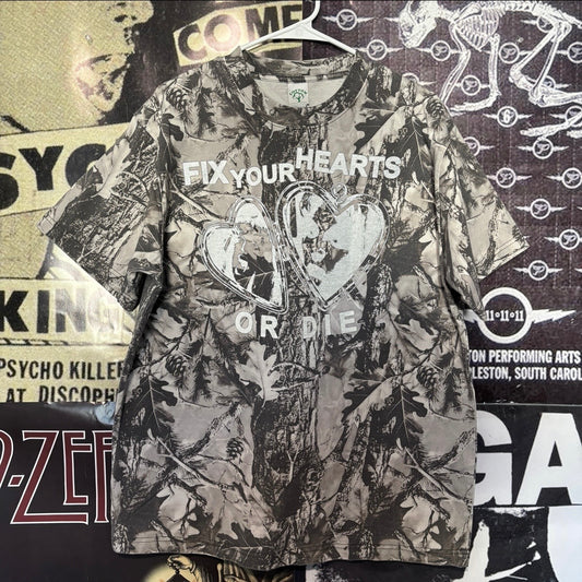 Twin peaks heart grey camo t-shirt