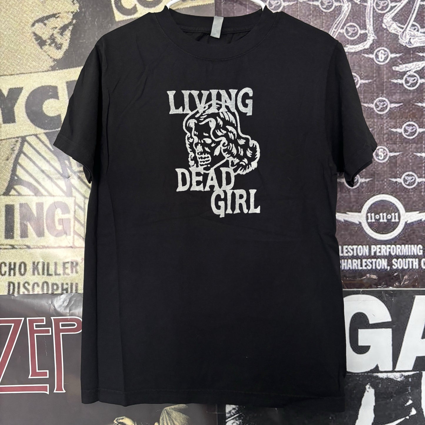 Living girl black full size tee