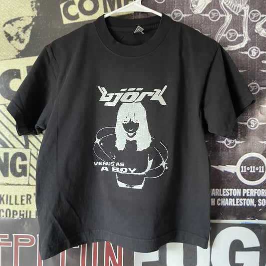 Bjork black boxy tee