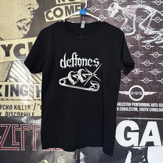 deftones pin black boyfriend tee