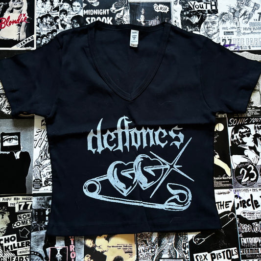 DEF PIN BLACK V-NECK BABY TEE