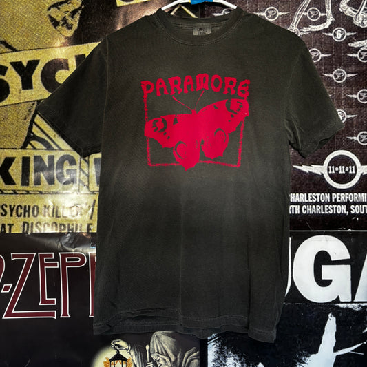 PARAMORE DARK GREY/RED T-SHIRT