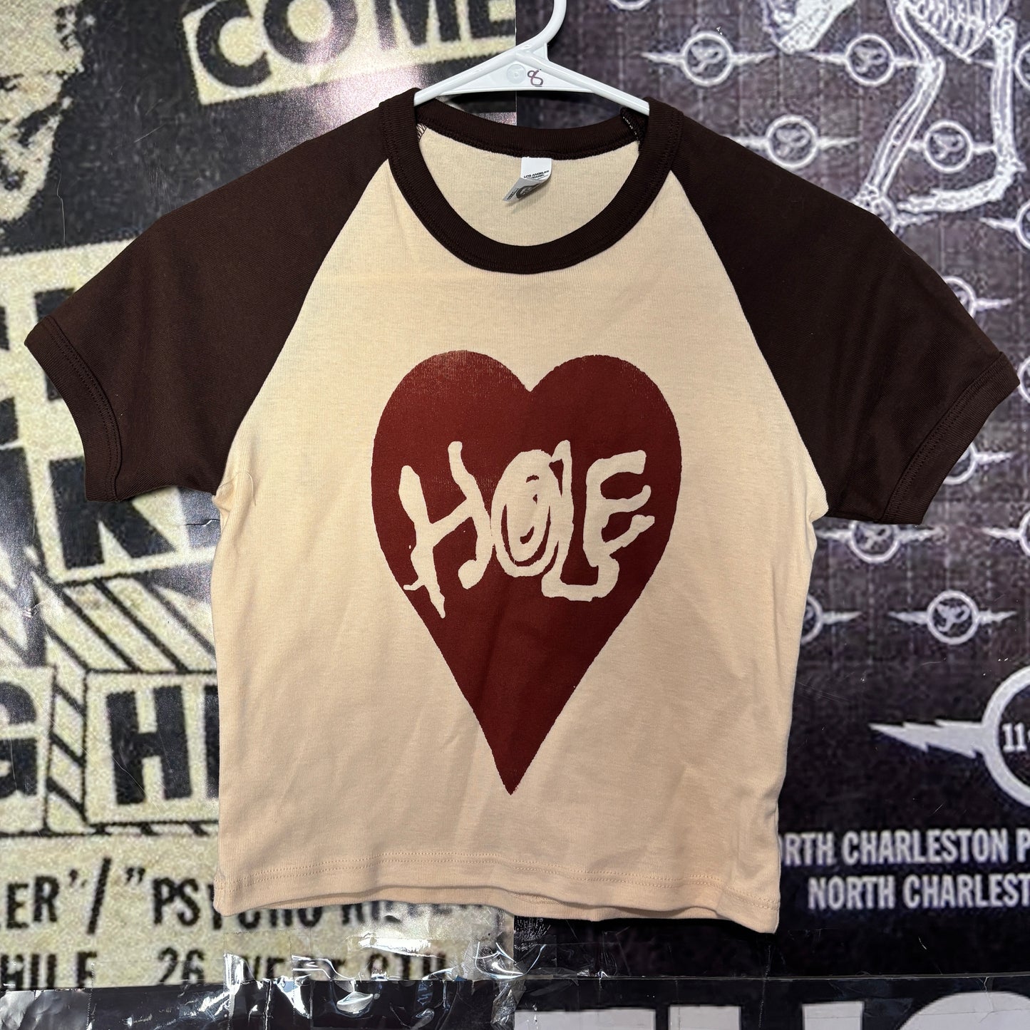 HOLE BROWN/CREAM RAGLAN CROP BABY TEE