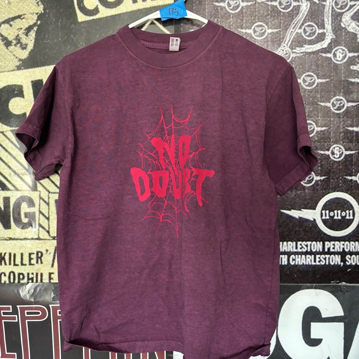 DOUBT maroon/red acid wash slim tee MED