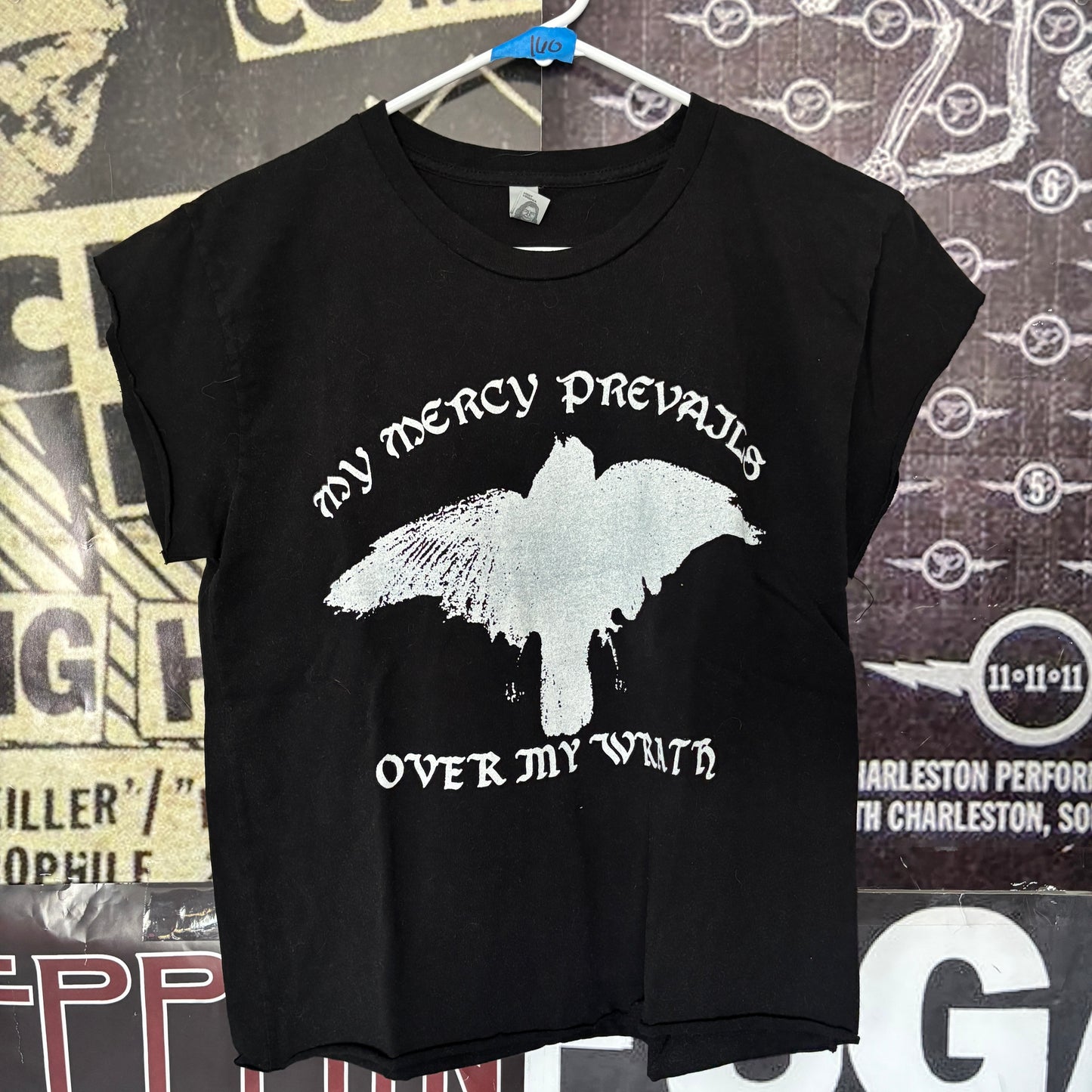 WALKING  black cut off t-shirt SM/MED