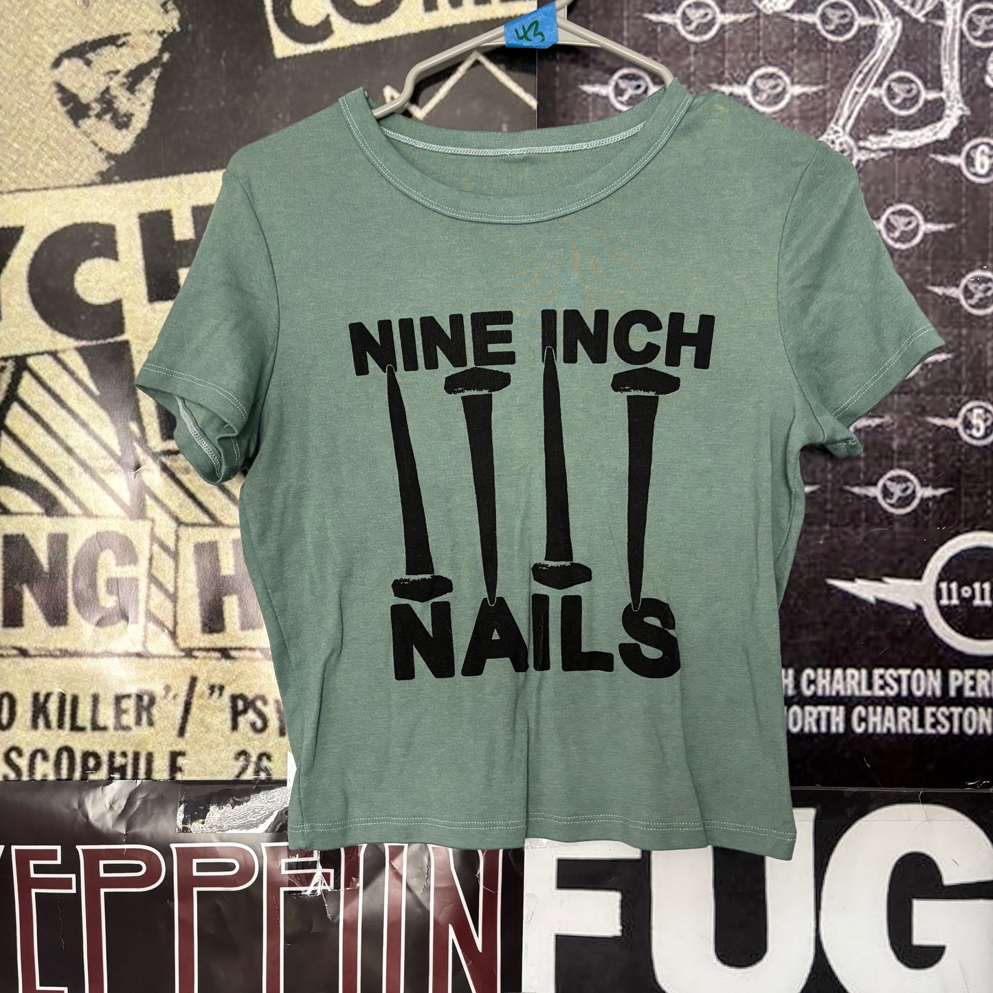 NINE INCH olive crop baby tee LAR/XL