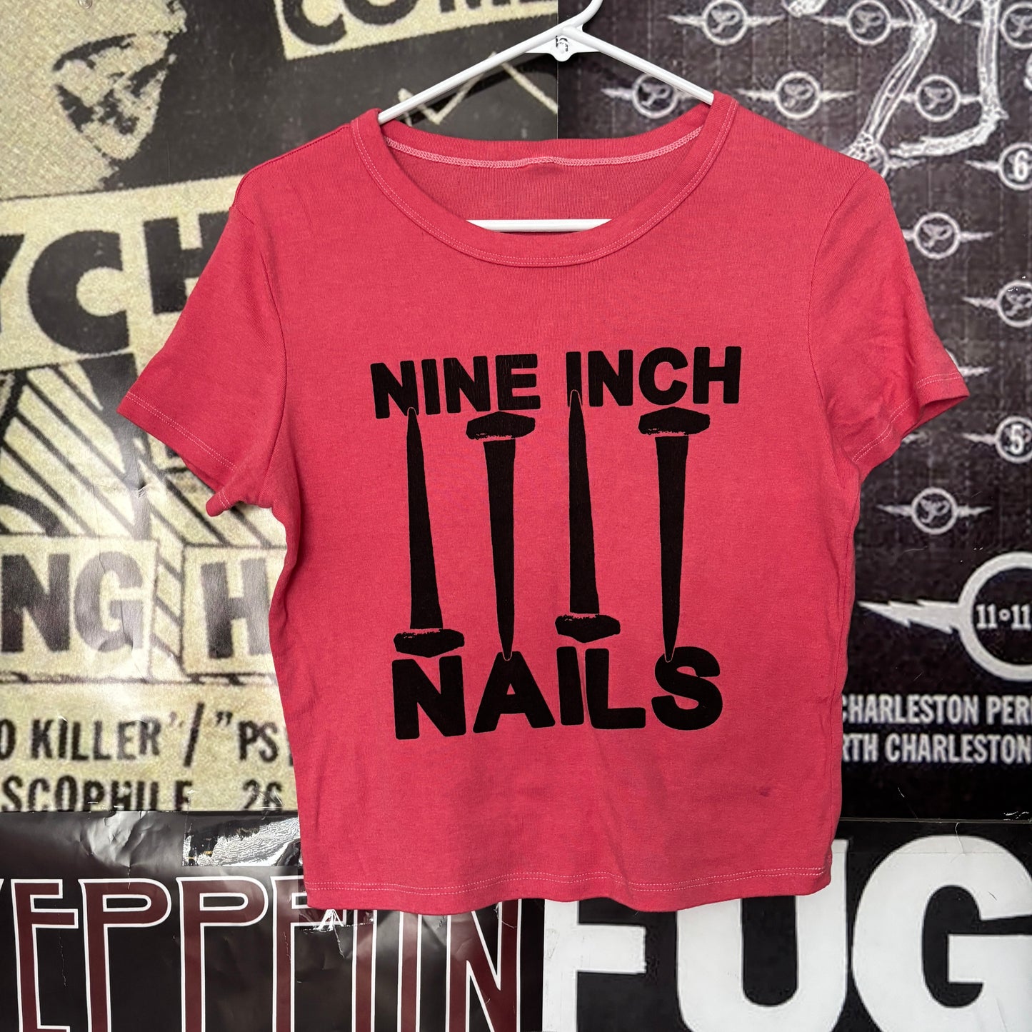 NINE INCH red crop baby tee LAR/XL