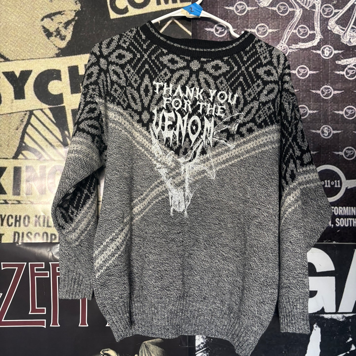 2 sweater LAR