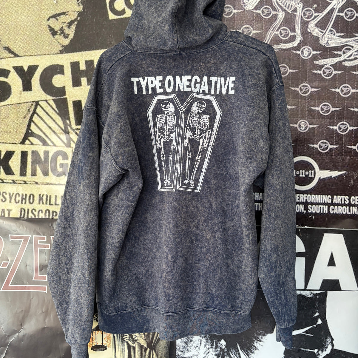 TYPE  navy zip up hoodie LAR/XL
